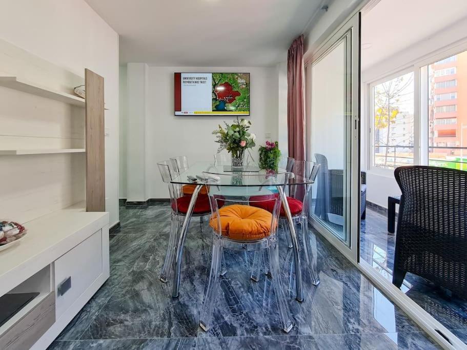 Modern Apartment Right In The Heart Of 貝尼多姆 外观 照片