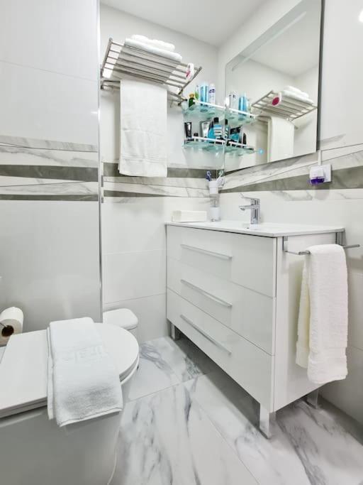 Modern Apartment Right In The Heart Of 貝尼多姆 外观 照片